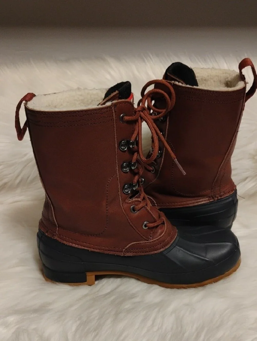 Hunter lace up